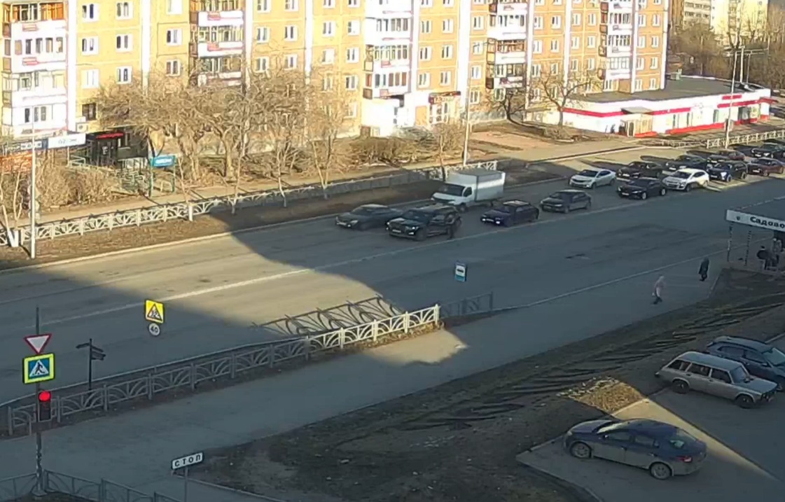 В центре Первоуральска посреди дороги подрались водители