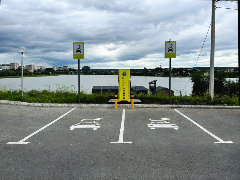 Первая быстрая зарядная станция для электромобилей запущена в Первоуральске | Быстрая зарядная станция появилась в Первоуральске