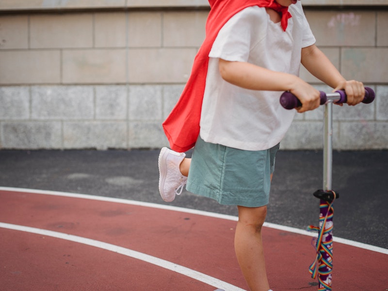 Следственный комитет возбудит уголовное дело по факту избиения ребенка в Первоуральске | На первоуральца, избившего ребенка-самокатчика, заведут уголовное дело 