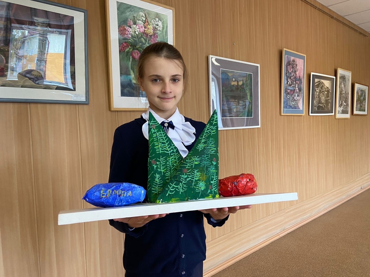 Мэр Первоуральска отметил девочку, украсившую Екатеринбург 