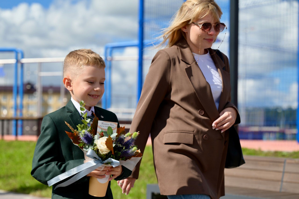 Родители, готовьте черновики: «Госуслуги» примут заявки в секунду старта | Запись в первые классы Свердловской области начнётся 1 апреля в 00:00 Родители, готовьте черновики: «Госуслуги» примут заявки в секунду старта | Запись в первые классы Свердловской области начнётся 1 апреля в 00:00