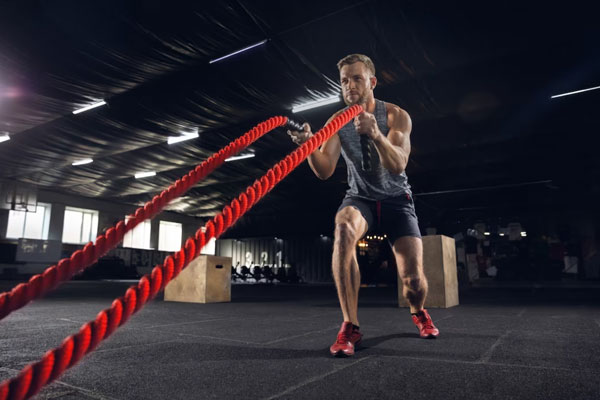 Власти раскритиковали мужчин, которые ходят в спортзалы | Сенатор Ковитиди: мужчин в салонах красоты больше, чем женщин