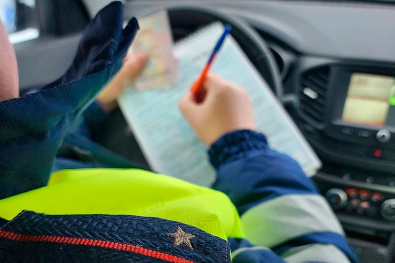 Свердловчане нарушали ПДД около 10 тысяч раз за последнюю неделю: статистика | ГИБДД Свердловской области подвела итоги недели: более 9600 нарушений ПДД