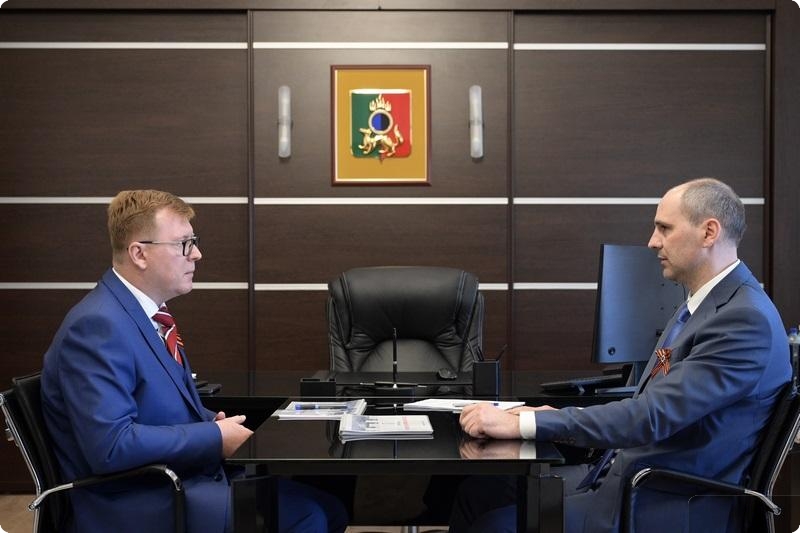 Денис Паслер поручил руководству Первоуральска оперативно решить вопросы ЖКХ, волнующие горожан | Врио губернатора Свердловской области Паслер встретился с главой Первоуральска Денис Паслер поручил руководству Первоуральска оперативно решить вопросы ЖКХ, волнующие горожан | Врио губернатора Свердловской области Паслер встретился с главой Первоуральска