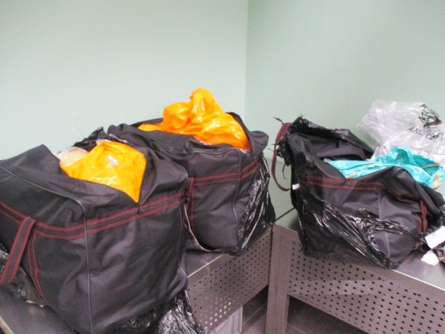 167 кг одежды из Стамбула: таможенники остановили свердловчан с крупной партией товаров | Пару из Свердловской области задержали за попытку ввоза 167 кг одежды из Стамбула