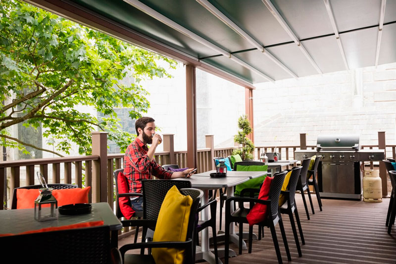 Российские рестораны хотят ввести меню на арабском | Ресторанные сети России адаптируют меню для арабоязычных гостей