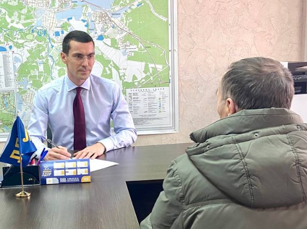 Дмитрий Хаймин решил вопросы первоуральцев: депутат помог оспорить завещание и разобраться с кредитом | Депутат Первоуральска решил проблемы граждан в рамках встречи