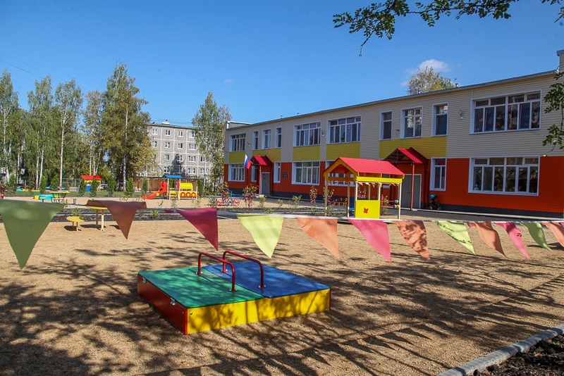 В Первоуральском детском саду № 46 открыли новые игровые зоны и спортивную площадку | В детском саду № 46 завершили благоустройство