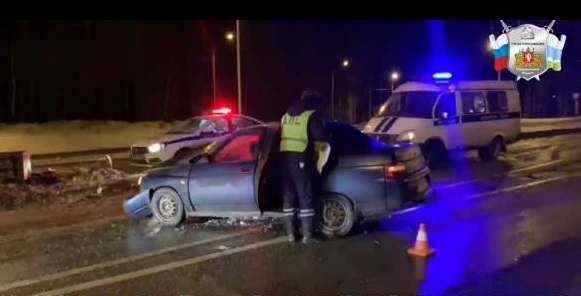 На трассе Пермь — Екатеринбург травмировались четверо мужчин На трассе Пермь — Екатеринбург травмировались четверо мужчин