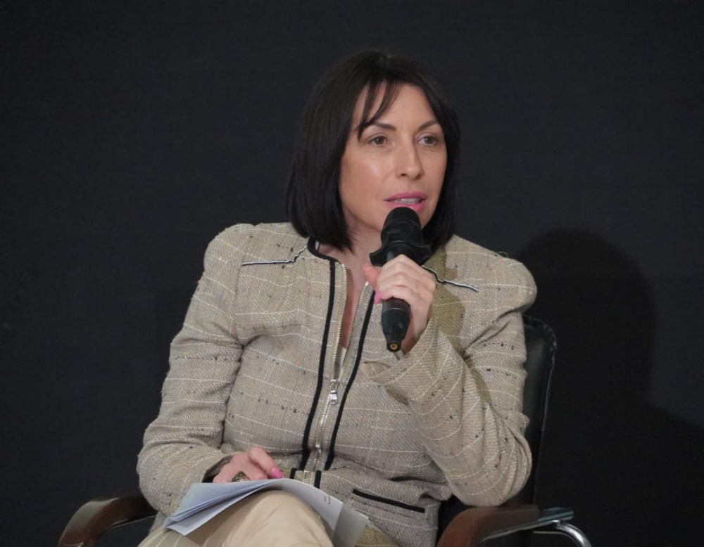 Министр здравоохранения оценила комфорт новых родовых боксов в Первоуральске | Татьяна Савинова посетила первых мам в обновленном перинатальном центре Первоуральска