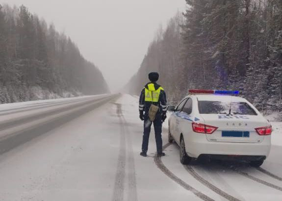 ГИБДД предупредила об ухудшении погоды на Серовском тракте: из-за снегопада дорога стала скользкой | На Серовском тракте из-за снега стало скользким дорожное покрытие ГИБДД предупредила об ухудшении погоды на Серовском тракте: из-за снегопада дорога стала скользкой | На Серовском тракте из-за снега стало скользким дорожное покрытие