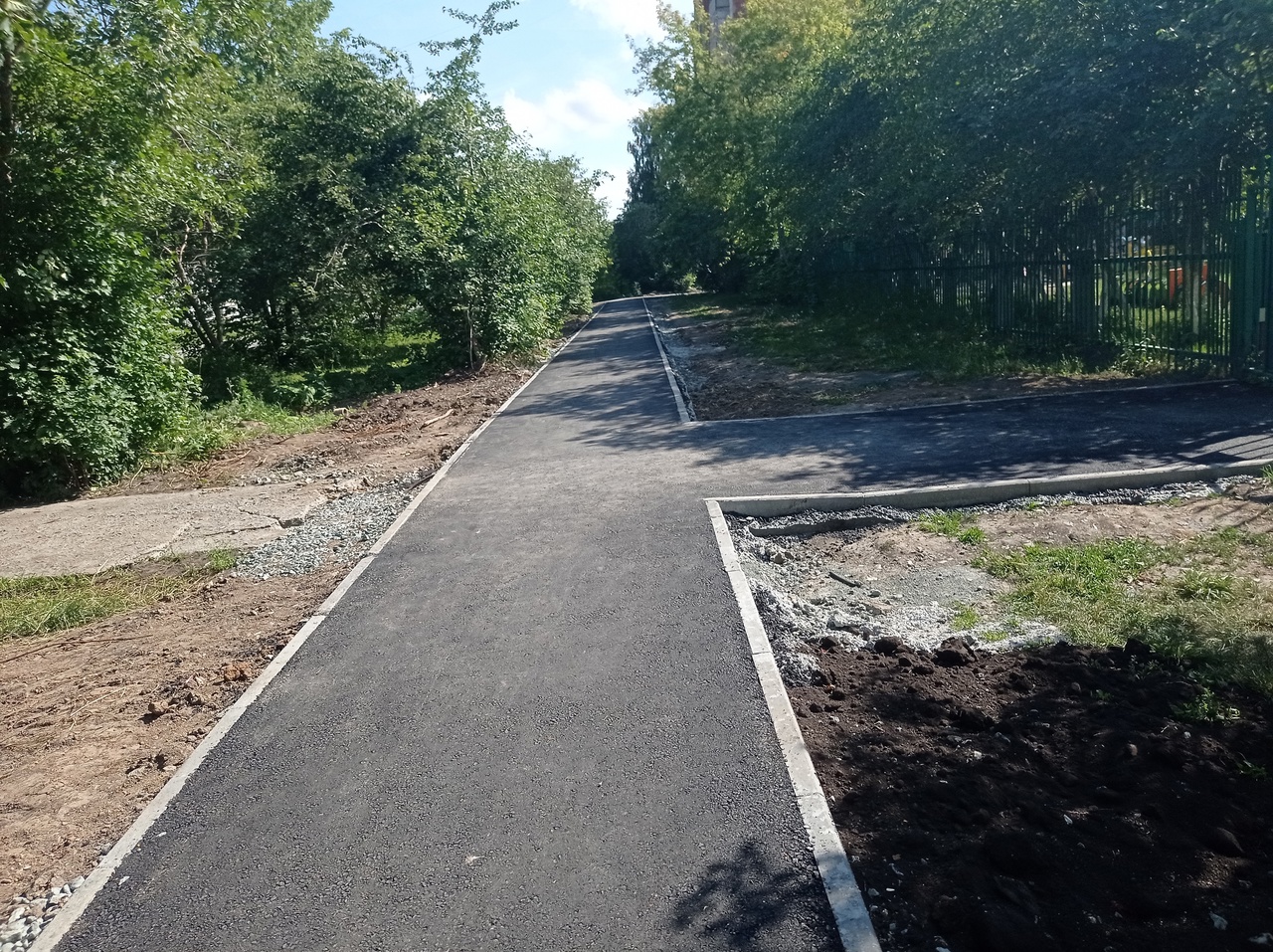 Первоуральцев удивило благоустройство возле детского сада №41 Первоуральцев удивило благоустройство возле детского сада №41