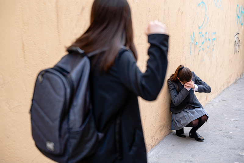 «Прыгали по голове, все было в крови»: в Первоуральске школьница избила 12-летнюю девочку | В Первоуральске подросток жестоко избила 12-летнюю девочку  