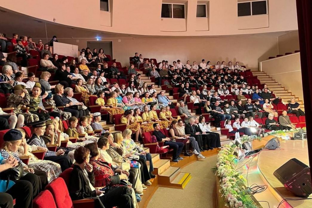 В Первоуральске более 250 участников собралось на фестивале творчества | Уральцы приняли участие в фестивале творчества «Я люблю тебя, Россия»