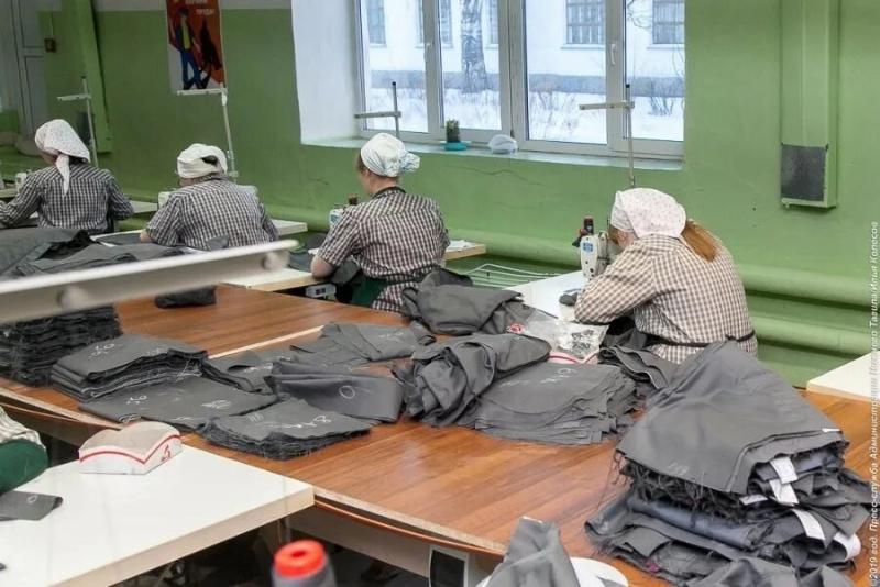 Уральские колонии выпустили продукции почти на миллиард рублей с начала года | Свердловские осужденные превысили план по выпуску продукции в 1,5 раза