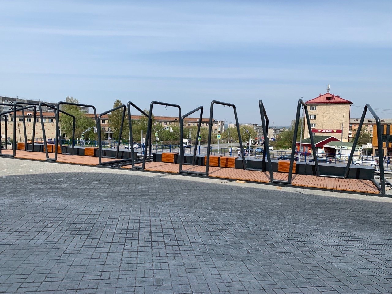 Возле Дворца водных видов спорта завершается благоустройство