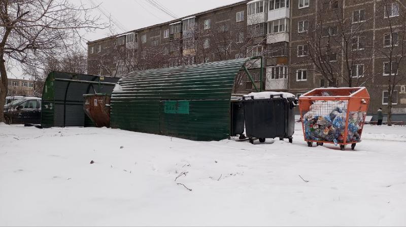 В Первоуральске обнаружили труп мужчины возле мусорки | Жители Первоуральска обнаружили труп возле мусорных баков В Первоуральске обнаружили труп мужчины возле мусорки | Жители Первоуральска обнаружили труп возле мусорных баков