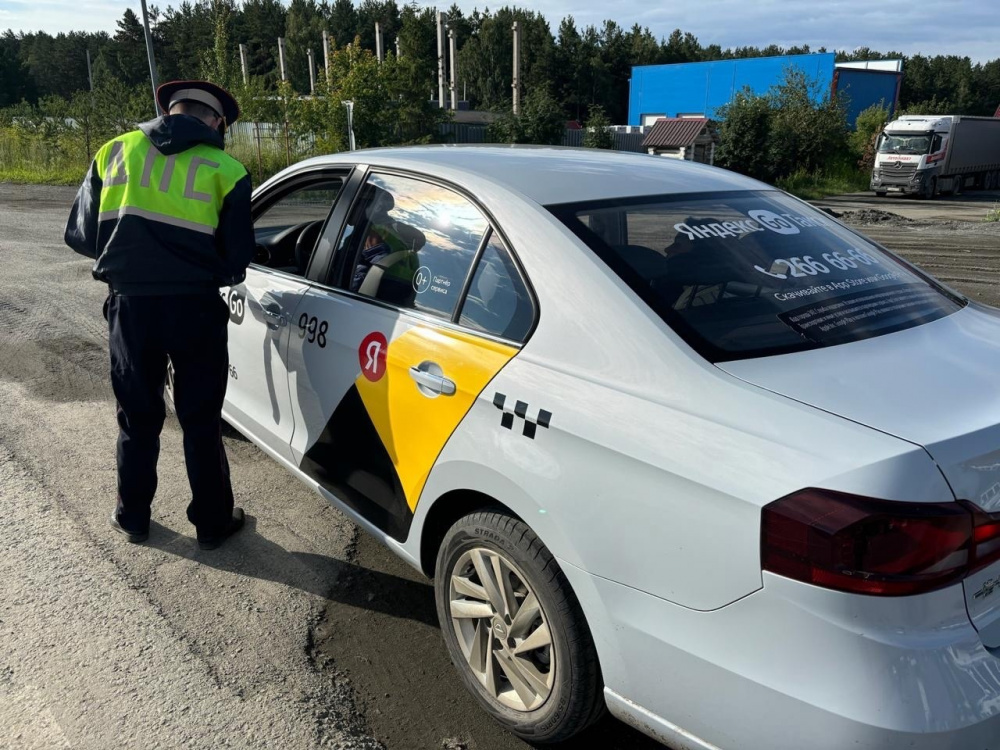 В Свердловской области остановили почти 60 автомобилистов-мигрантов без прав | На Урале выявили около 60 нарушений среди автомобилистов-мигрантов