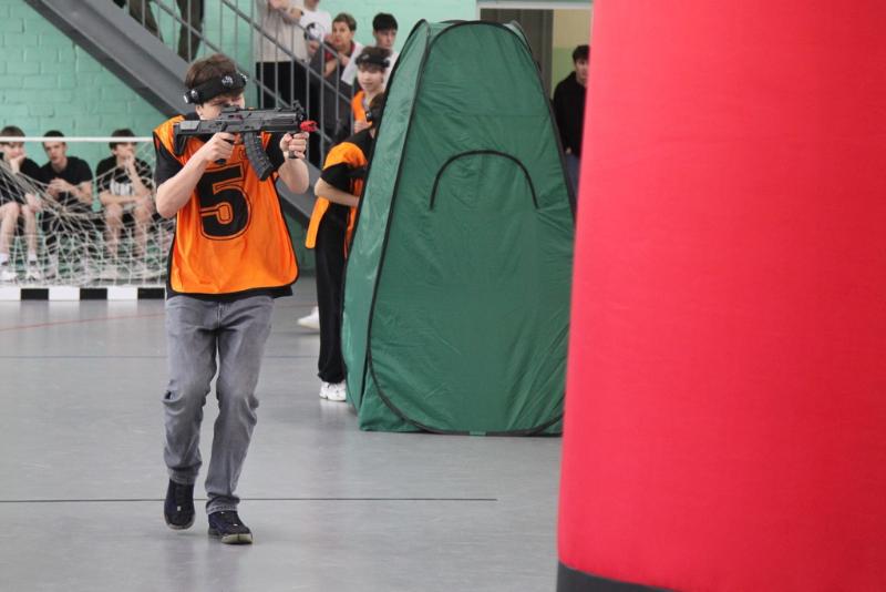 В Первоуральске для призывников устроили лазерные бои | В Первоуральске прошли соревнования по лазерному бою