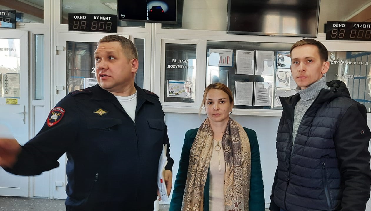 Общественники проверили регистрационно-экзаменационное отделение полиции Первоуральска