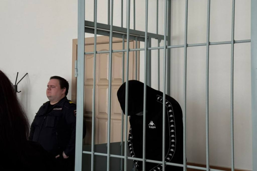 В Первоуральске суд вынес приговор товарищам, обвиняемым в грабеже  | На Урале осудили двух граждан, избивших незнакомого мужчину