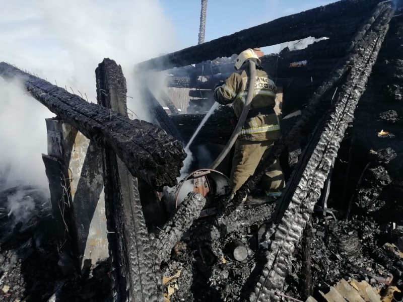 Под Первоуральском сгорел садовый дом Под Первоуральском сгорел садовый дом