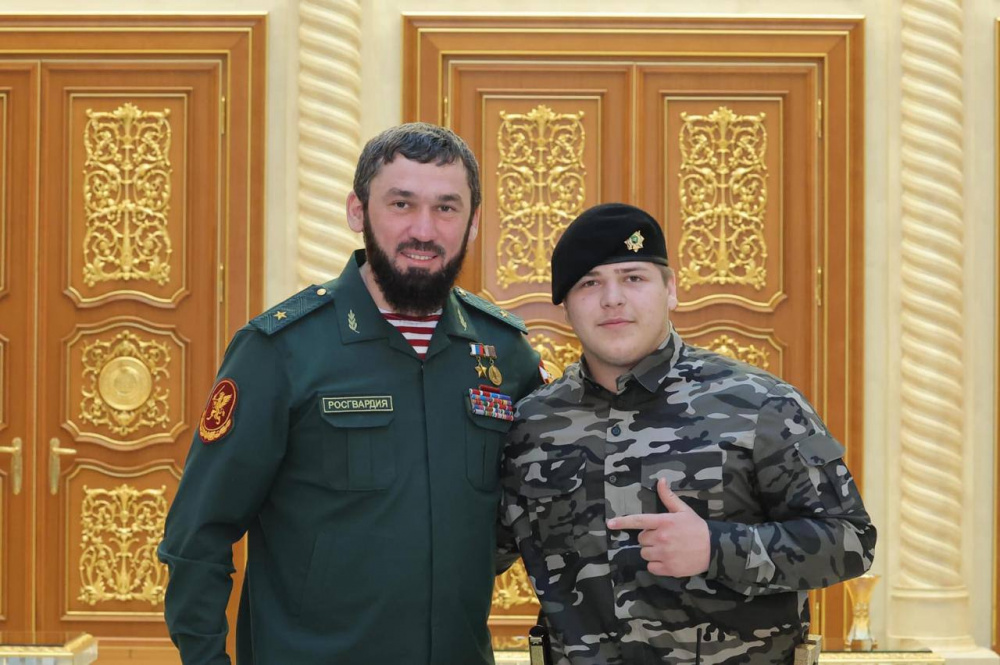 Адаму Кадырову присвоили рекорд как самому молодому начальнику службы безопасности главы Чечни | Адаму Кадырову присвоили рекорд и вручили медаль