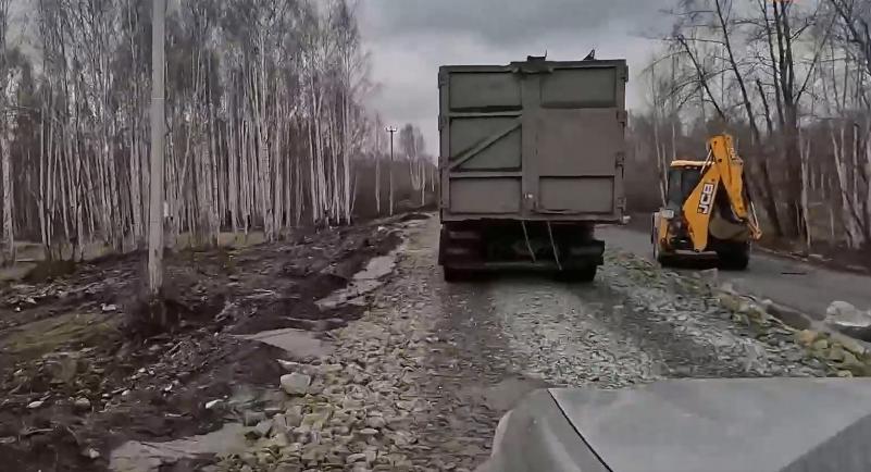 Ставка на ремонт: первоуральцы с прошлой зимы ждут окончания работ по ремонту дорог | В Первоуральске с прошлого года ждут ремонта дороги, которая ведет в Ревду