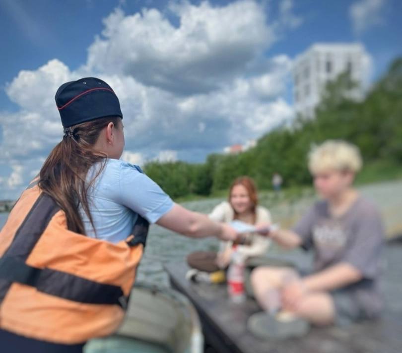 В Первоуральске сотрудники полиции продолжают проводить рейды на водных объектах | На Урале на постоянной основе проводятся рейдовые мероприятия на воде