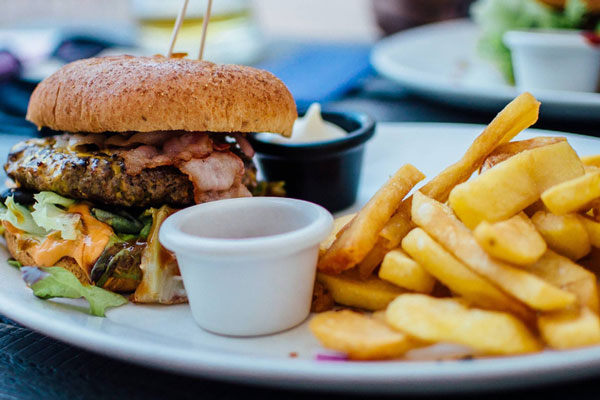 Врач Гинзбург: неправильные вкусовые пристрастия могут говорить о дефиците железа | Диетолог рассказал, почему тянет к вредным продуктам