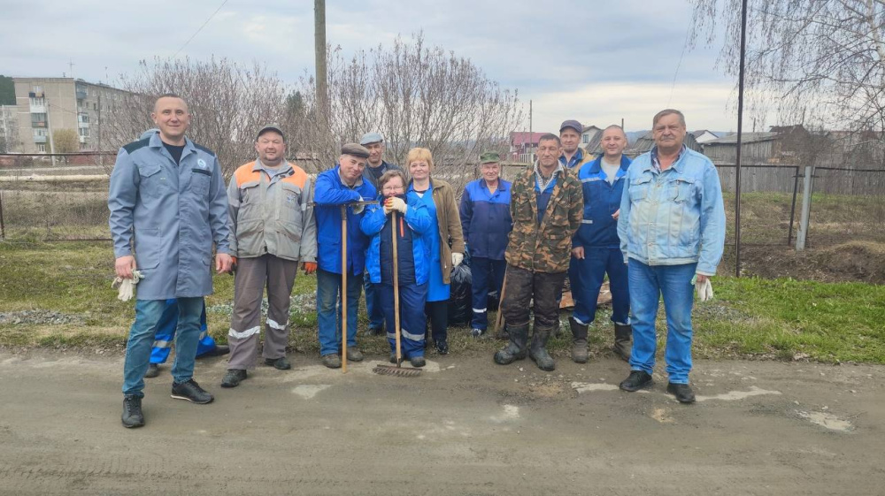 Большая уборка: Первоуральцы активно участвуют в субботниках | Первоуральцы активно участвуют в субботниках