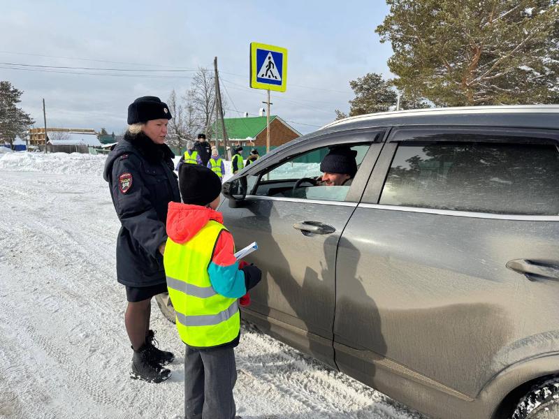 Первоуральские сотрудники ГАИ рассказали школьникам о ПДД | В Первоуральске прошла акция «Ребенок-пассажир» Первоуральские сотрудники ГАИ рассказали школьникам о ПДД | В Первоуральске прошла акция «Ребенок-пассажир»