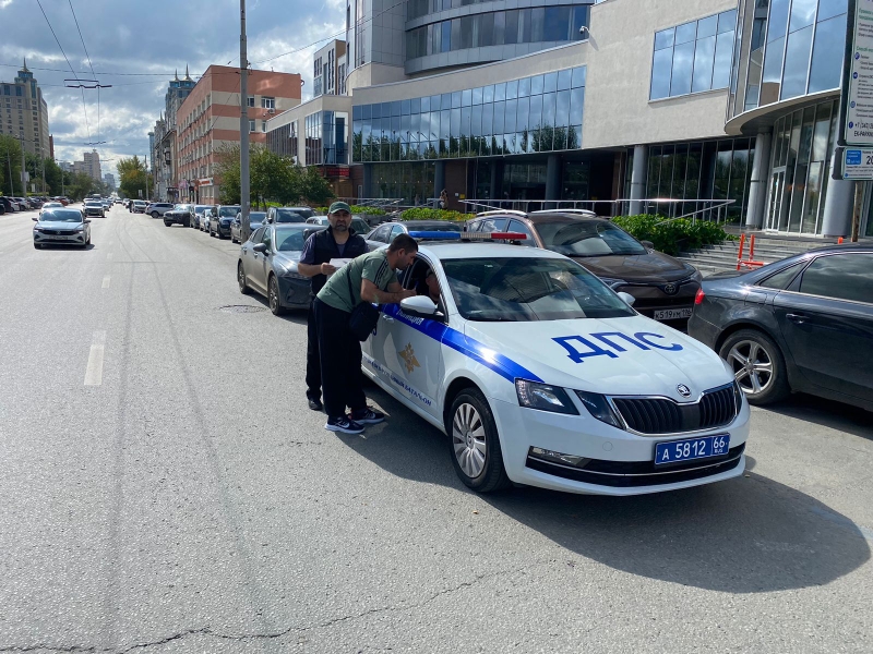 В Свердловской области нашли нарушителя с долгом в 600 тысяч рублей  | Свердловские автоинспекторы поймали неплательщика штрафов