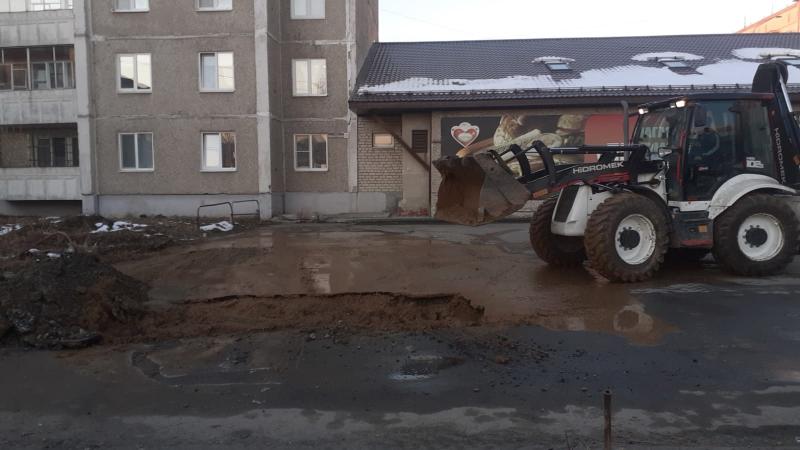 В Первоуральске устранили утечку на Прокатчиков | Первоуральские сотрудники «Водоканала» устранили утечку