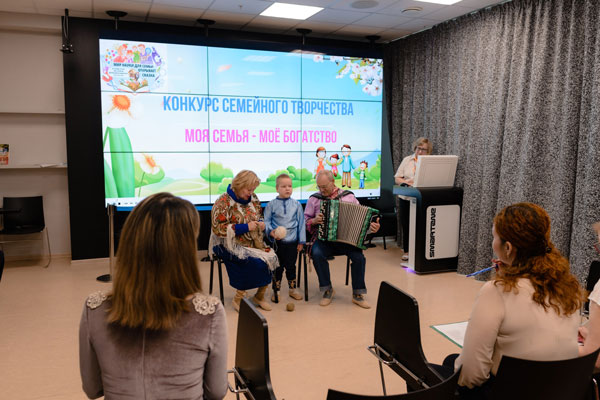 IV Областной Фестиваль интеллектуального творчества: истории науки, семейные ценности и волшебство | В Первоуральске состоялся IV Областной Фестиваль интеллектуального творчества «Мир науки для семьи открывает сказка»