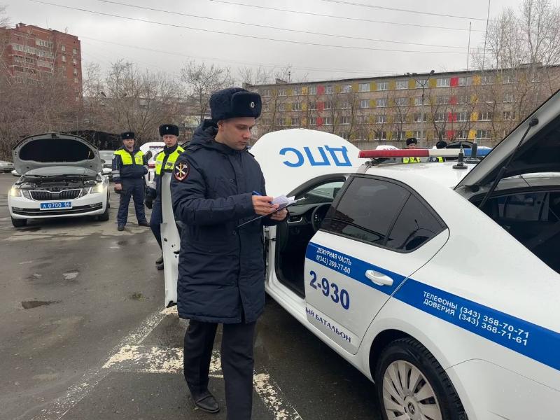 Свердловская ГАИ перешла на зимний режим | На Урале ГАИ подготовилась к зиме