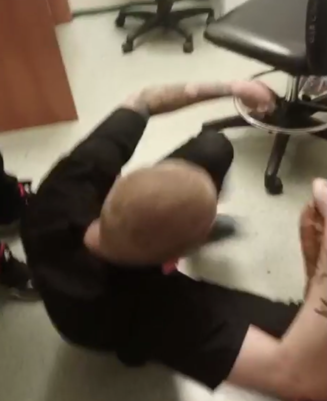 Скандал на Урале: пьяные врачи помешали сделать ребёнку МРТ | Скандал в больнице на Урале: Пьяные врачи Скандал на Урале: пьяные врачи помешали сделать ребёнку МРТ | Скандал в больнице на Урале: Пьяные врачи