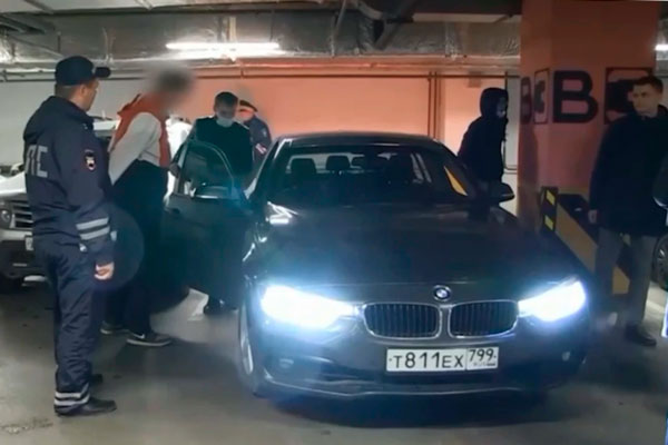 В Екатеринбурге задержали двух парней из Первоуральска, угонявших каршеринговые автомобили