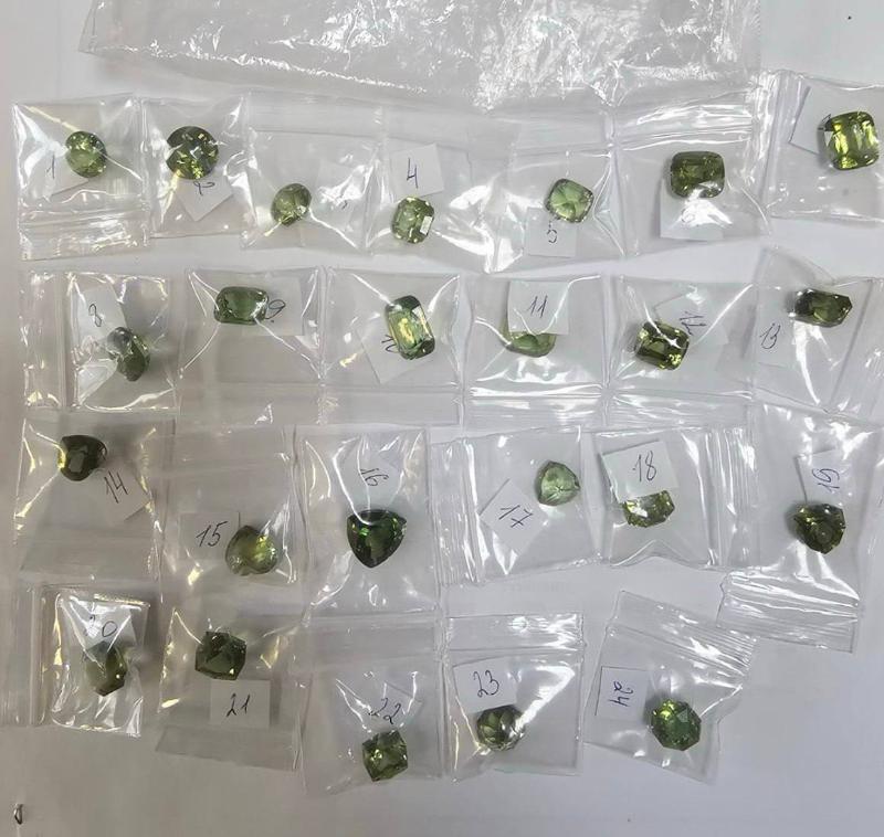 Свердловчанин перевез из Таиланда контрабанду драгоценностей на 2,9 миллионов рублей | На Урале будут судить контрабандиста, который перевез драгоценностей из Таиланда почти на 3 миллиона рублей