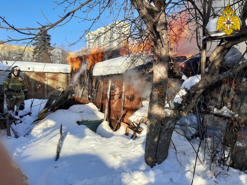 Утром в Первоуральске сгорел садовый дом Утром в Первоуральске сгорел садовый дом