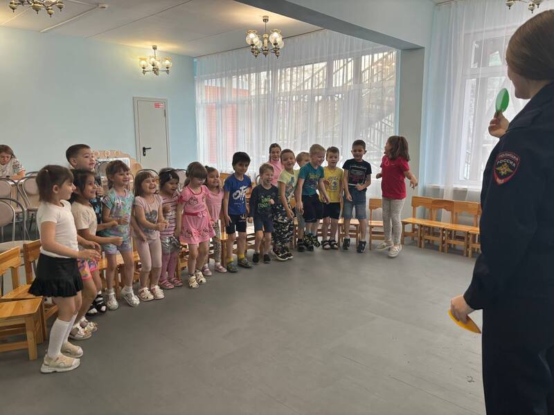 Первоуральским воспитанникам детсадов рассказали о важности ПДД | Автоинспекторы провели урок ПДД в детских садах Первоуральска