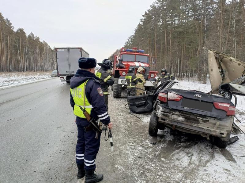 На Тюменском тракте произошло смертельное ДТП: водитель Kia врезался в цементовоз | На трассе «Екатеринбург — Тюмень» при столкновении с цементовозом погиб водитель Kia На Тюменском тракте произошло смертельное ДТП: водитель Kia врезался в цементовоз | На трассе «Екатеринбург — Тюмень» при столкновении с цементовозом погиб водитель Kia