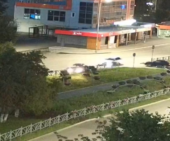 В Первоуральске автомобиль при повороте въехал в забор 