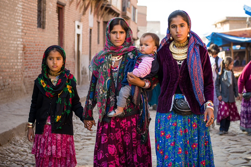 Власти Свердловской области взяли на контроль посещаемость школ цыганскими детьми  | На Урале усилили контроль за образованием детей из цыганских семей  