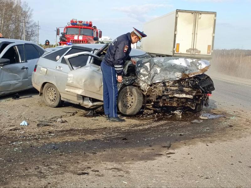 На трассе «Екатеринбург–Тюмень» ввели реверсивное движение из-за смертельной аварии | На Тюменском тракте произошло смертельное ДТП 