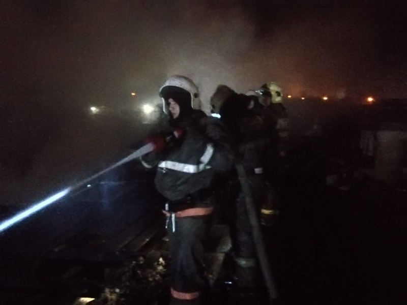 Накануне под Первоуральском сгорел моторный отсек фуры