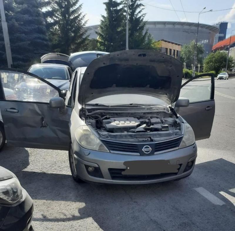 Первоуральские сотрудники ГУФСИН помогли потушить горящий автомобиль   | Сотрудники ГУФСИН спасли женщину, потушив пожар в автомобиле 