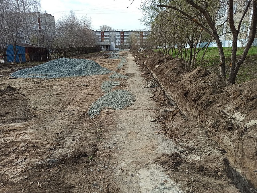 В Первоуральске началось благоустройство аллеи по улице Трубников