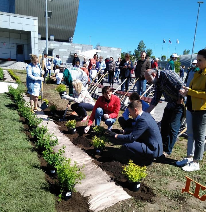"Русский хром 1915" украсил Первоуральск саженцами "Русский хром 1915" украсил Первоуральск саженцами