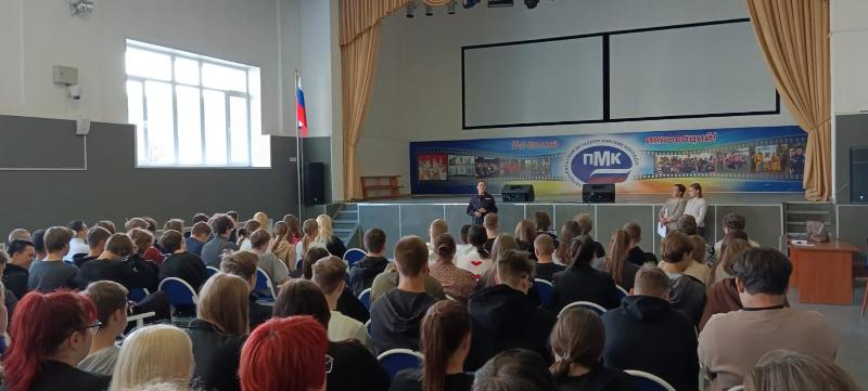 В Первоуральске продолжается «Неделя профилактики» по правовому консультированию | Первоуральские полицейские проводят лекции о правопорядке для школьников